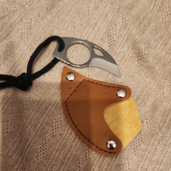 no brand Other - Tactical Stainless Steel Karambit Keychain with Brown Sheath